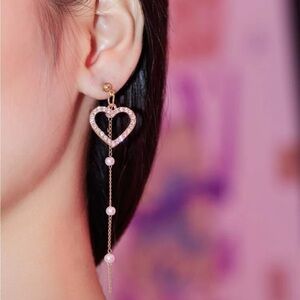 Gold heart mismatch earrings